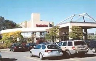 Ramada Hotel Toronto 3*,